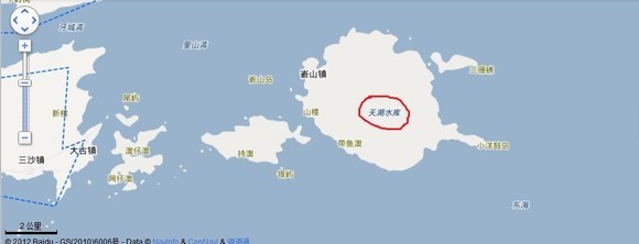 12点不到,船上陆陆续续上了一些人,看见了船老大,留着短发,个子不高,40多岁的样子,脖子上戴着个很粗的金链子。没想到老大人还是非常好,看着凶,其实也很热情,问他关于嵛山岛,他还告诉我在芦竹码头下,登岛,可以躲避门票,不过这个我已经在一些网友的攻略中所了解。话说这登顶到天湖景区,需要门票,多少我不清楚,因为我没从要门票的那个码头下,貌似五六十吧,登岛,一是选择在马祖码头上,二是选择在芦竹码头上。之前看一个网友写的攻略,建议芦竹码头上山,免门票,风景好,就是一路没人,刚开始会有些害怕,不过走一会儿就能到,