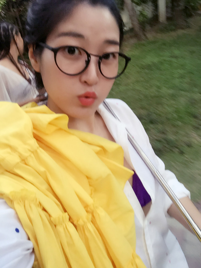 为了我庆祝30岁,两个闺密陪我一同前往菲律宾!第一次写游记,真的很随便的写了一下,如果大家想要导游的微信可留言,导游会当地话/英语/普通话/ 福建人! 4月6号10号总费用5500/人 中旅自由行团(来回机票/酒店/酒店接送) 3300元 三天游玩项目:飞鱼+ 浮潜+钓鱼+上岛+ 日落风帆+ 直升飞机共1200左右 吃喝买收信共1000元左右 香港机场