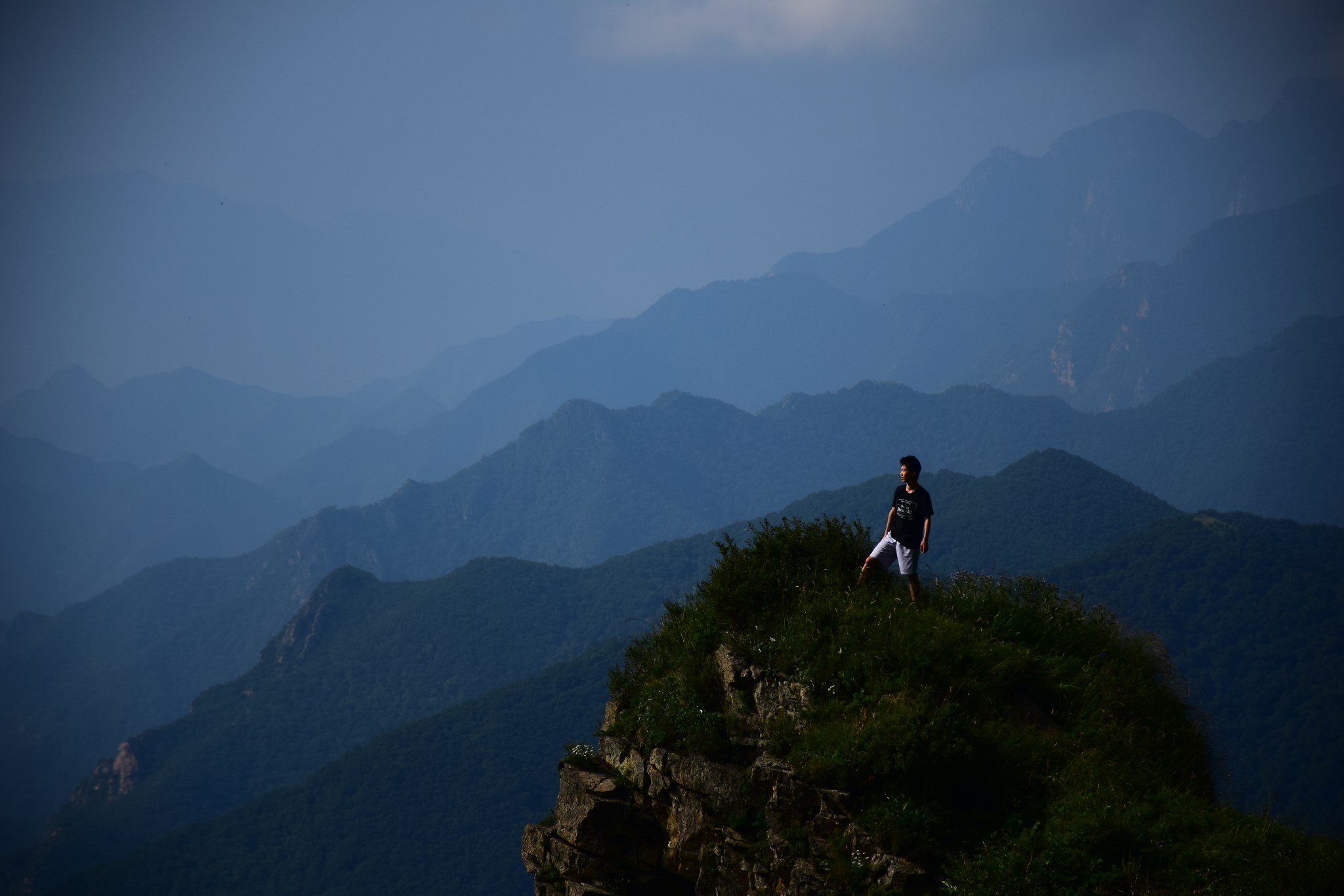 聚灵峡灵山古道重装穿越 山巅云端拍摄大片场景!