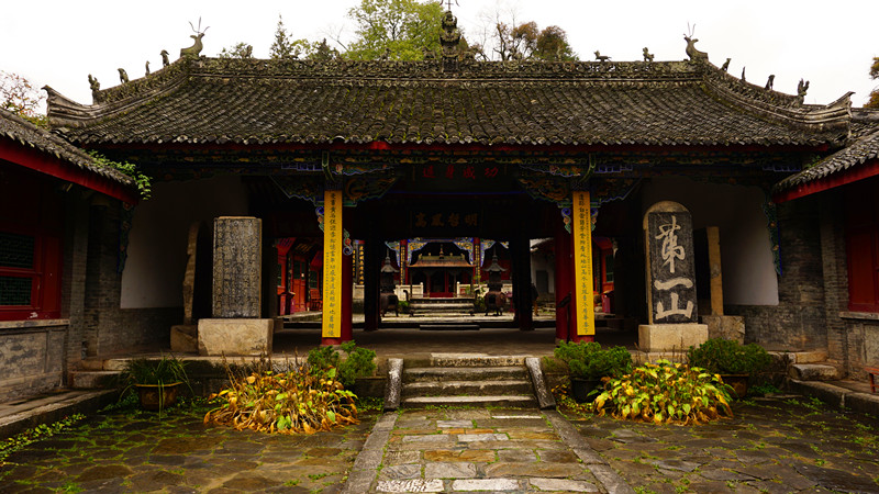 紫柏山下留侯祠