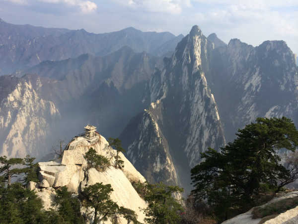 泰山全程徒步上下多少公里 wKgB6lP0s1SAY6BLAAzTvcZy4k898.jpeg?imageView2%2F2%2Fw%2F600%2Fq%2F50